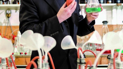 Ruik aan alles, ook aan een regenworm als je durft - Peter de Cupere